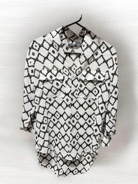 ALLOY Black & White Geometric Button-Down Shirt NIP/NWOT